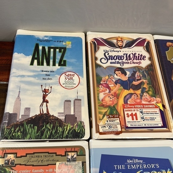 6 Sealed Disney VHS Movies Lady Tramp Snow White Jungle Book New Groove - Picture 2 of 12